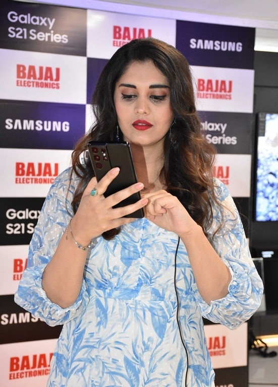 Surbhi Launches Samsung Galaxy S21 - 11 / 20 photos