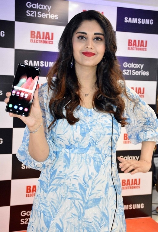 Surbhi Launches Samsung Galaxy S21 - 12 / 20 photos