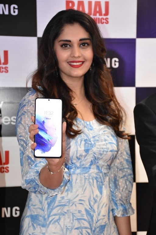 Surbhi Launches Samsung Galaxy S21 - 17 / 20 photos