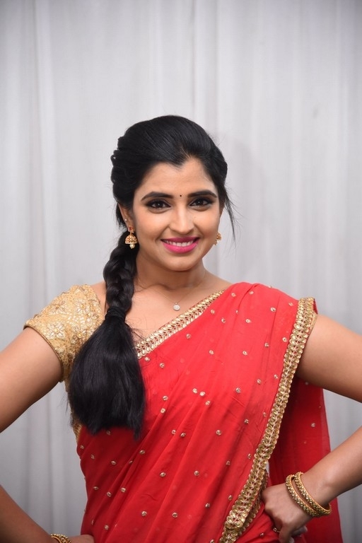 Anchor Shyamala Pics - 1 / 14 photos