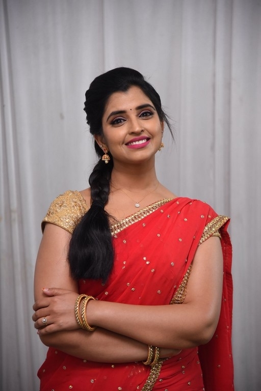 Anchor Shyamala Pics - 6 / 14 photos