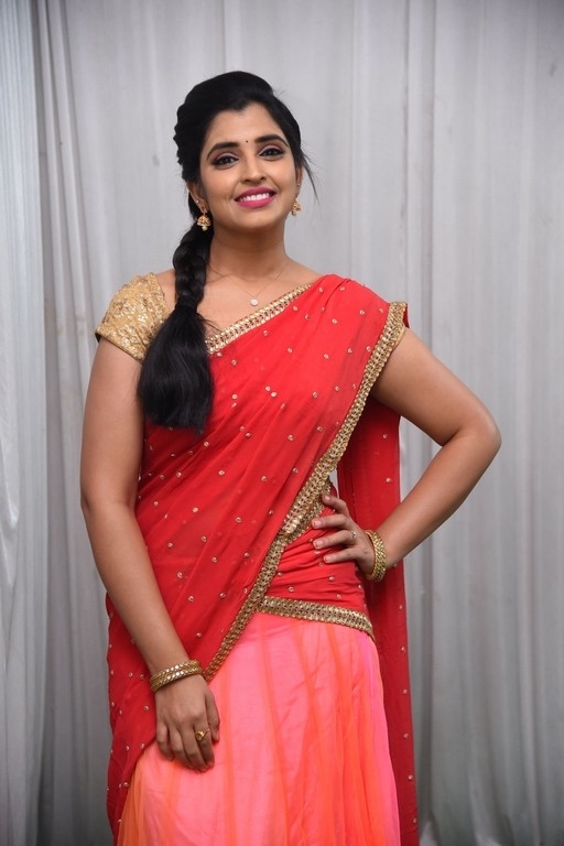 Anchor Shyamala Pics - 8 / 14 photos