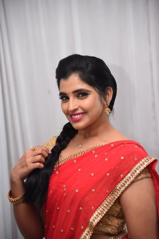 Anchor Shyamala Pics - 9 / 14 photos