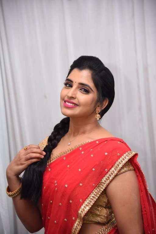 Anchor Shyamala Pics - 12 / 14 photos