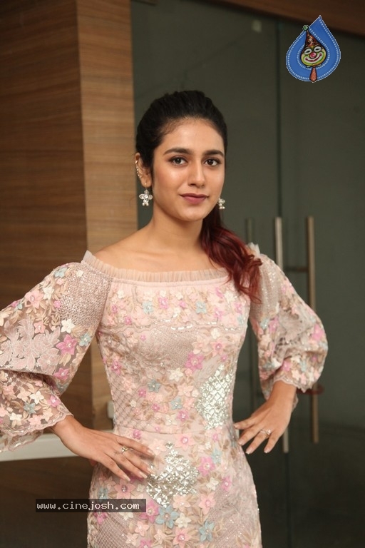 Priya Prakash Varrier Photos - 6 / 17 photos