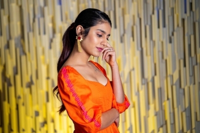 Priya Prakash Varrier Photos - 1 of 4