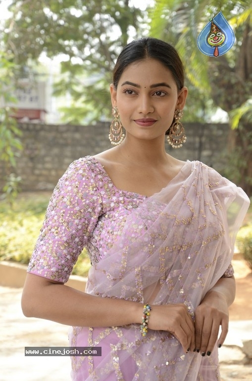 Spandana Palli Pics - 17 / 19 photos