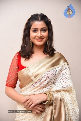 Urvasi Roy Photos - 9 of 10