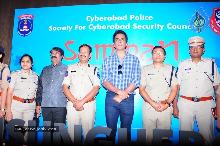 Sonu Sood At Cyberabad Traffic Police Event - 6 / 21 photos