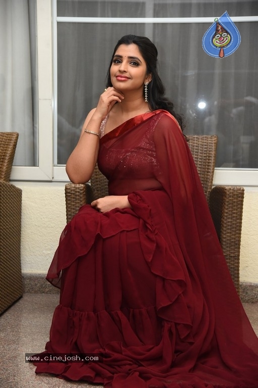 Anchor Shyamala Pics - 20 / 21 photos