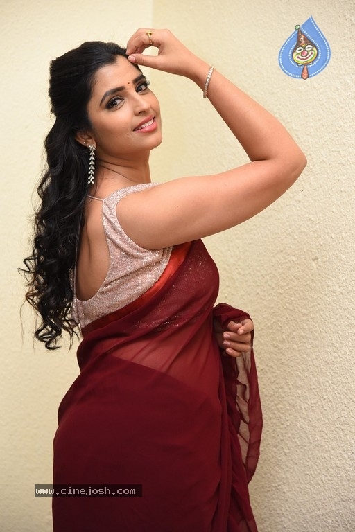 Anchor Shyamala Pics - 21 / 21 photos