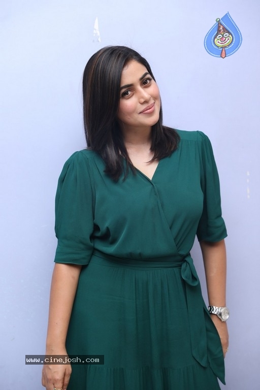 Poorna Photos - 16 / 17 photos