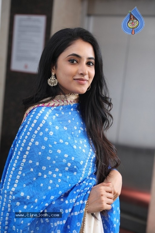 Priyanka Arul Mohan Photos - 8 / 17 photos