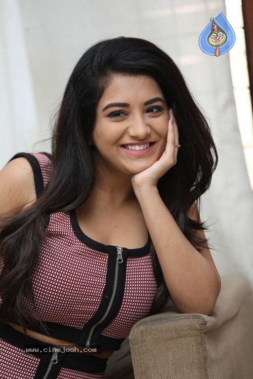 Rashi Singh Interview Photos - 12 / 19 photos