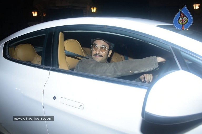 Alia Bhatt Birthday Party At Karan Johar House - 32 / 38 photos