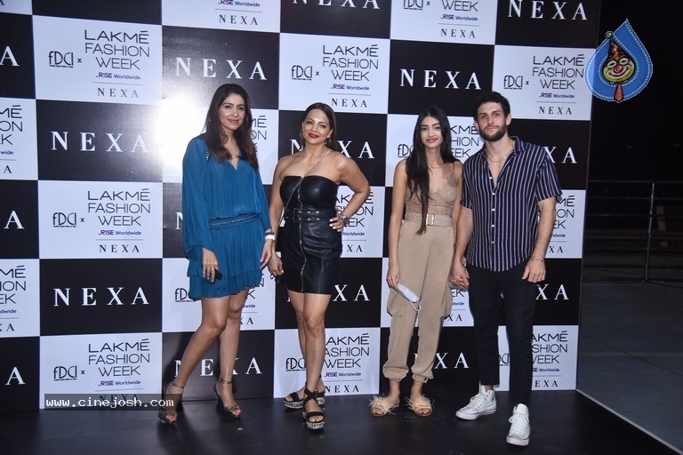 Ananya Panday At Lakme Fashion Week - 2 / 18 photos