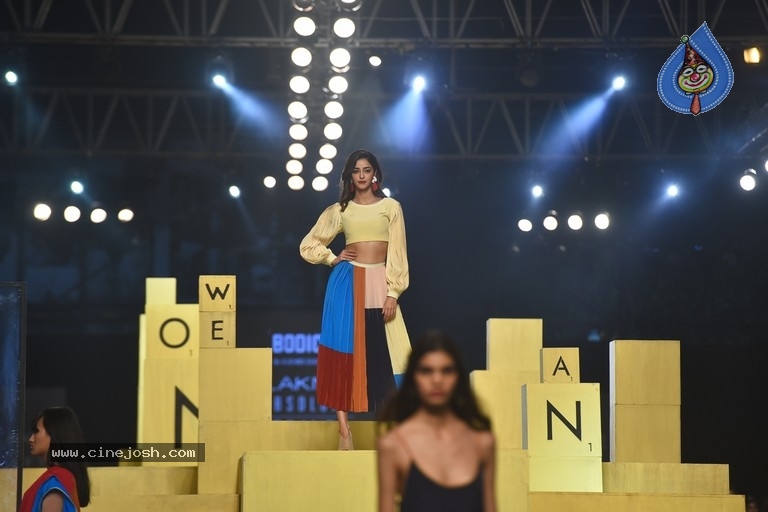 Ananya Panday At Lakme Fashion Week - 3 / 18 photos