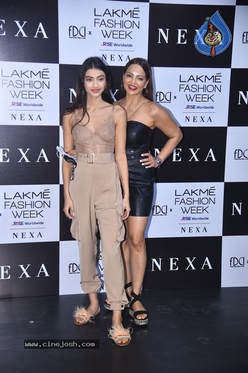 Ananya Panday At Lakme Fashion Week - 6 / 18 photos