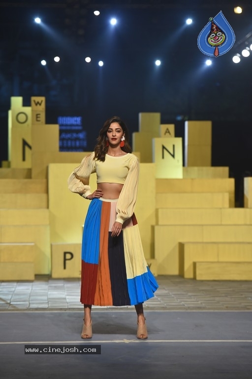Ananya Panday At Lakme Fashion Week - 9 / 18 photos