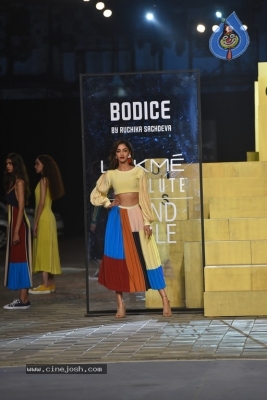 Ananya Panday At Lakme Fashion Week - 16 of 18