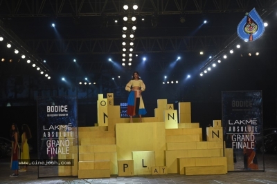 Ananya Panday At Lakme Fashion Week - 17 of 18