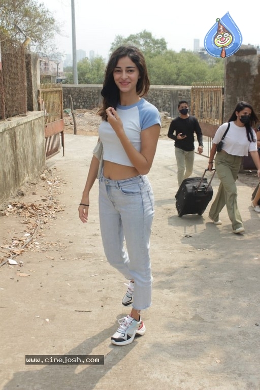 Ananya Panday Spotted At Andheri - 1 / 15 photos