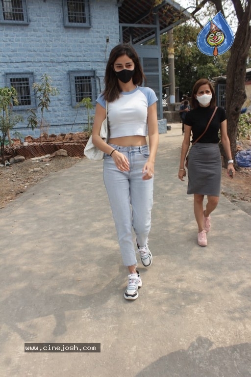 Ananya Panday Spotted At Andheri - 2 / 15 photos