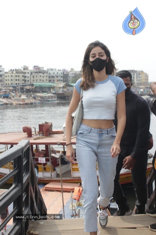 Ananya Panday Spotted At Andheri - 4 / 15 photos