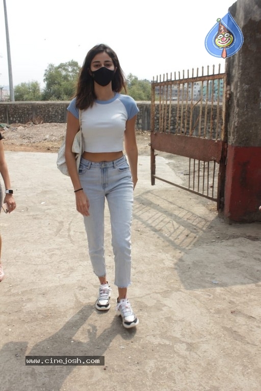 Ananya Panday Spotted At Andheri - 14 / 15 photos