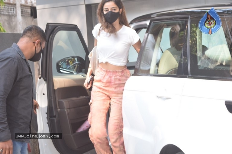 Ananya Panday Spotted At Andheri - 9 / 13 photos