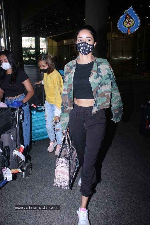 Ananya Pandey Spotted at Airport - 1 / 16 photos