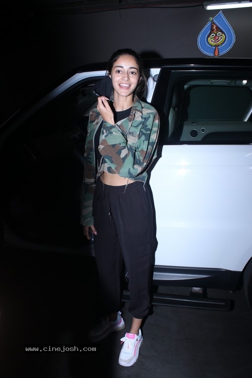Ananya Pandey Spotted at Airport - 2 / 16 photos