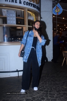 Ileana Spotted in Bandra - 16 of 19