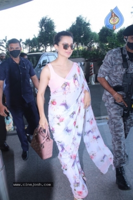 Kangana Ranaut Spotted At Airport  - 11 of 20