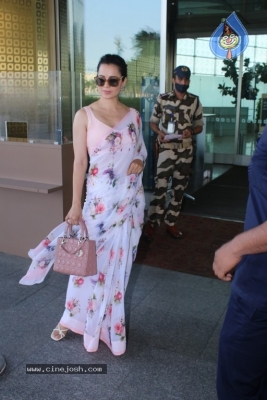 Kangana Ranaut Spotted At Airport  - 19 of 20