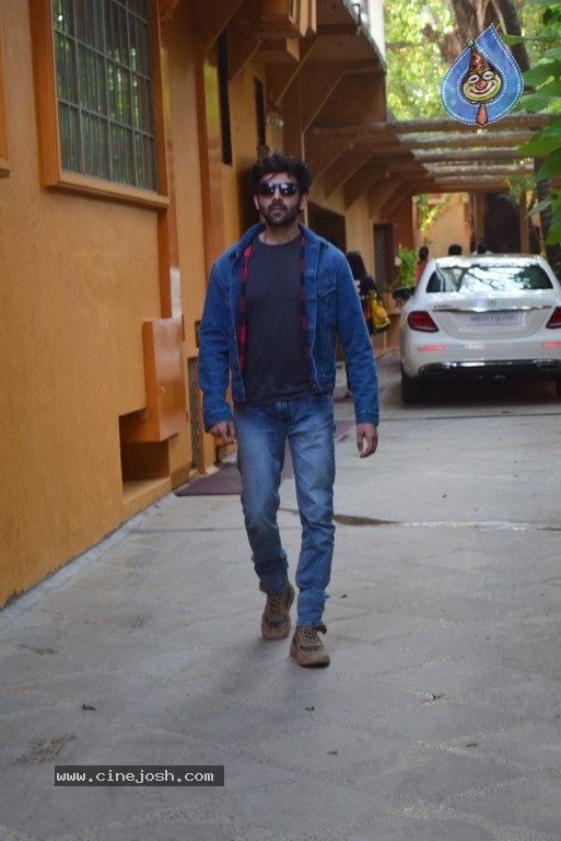 Kiara Advani Spotted Dance Class - 4 / 13 photos