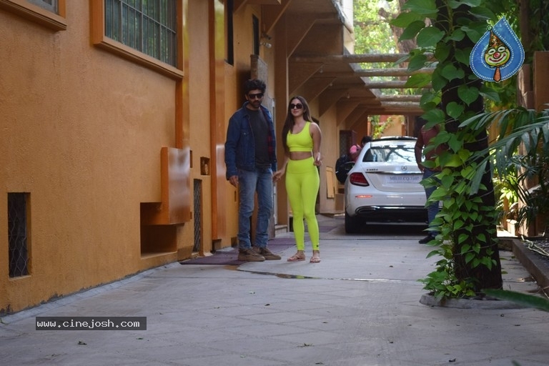 Kiara Advani Spotted Dance Class - 11 / 13 photos