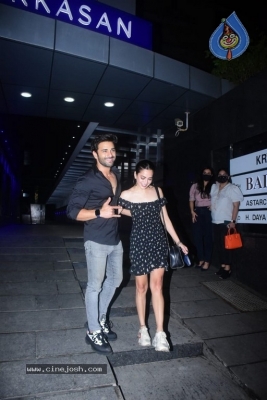 Kriti Kharbanda Spotted At Hakkasan Bandra - 3 of 15
