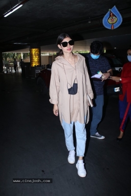 Mouni Roy Spotted at Airport - 4 of 9