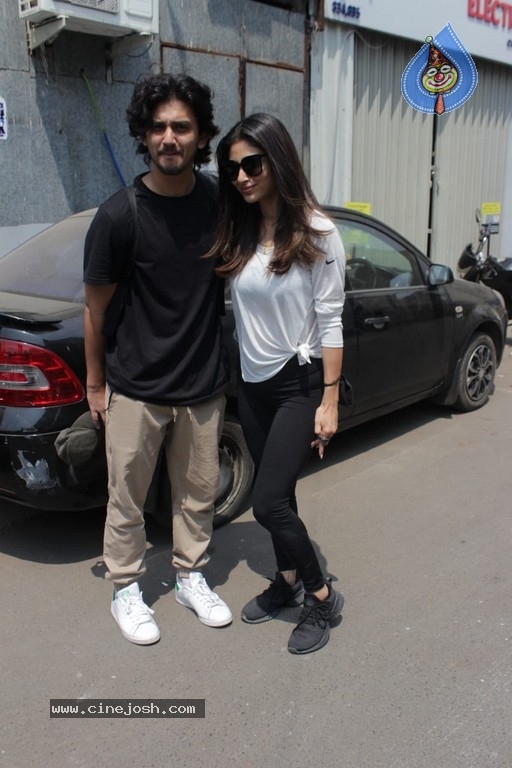 Mouni Roy Spotted At Dance Class - 11 / 17 photos