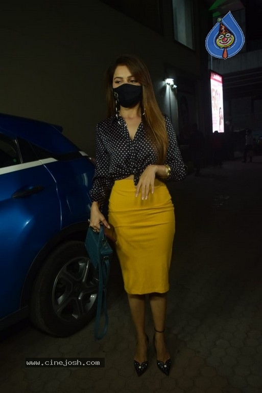 Rubina Dilaik Spotted in Andheri - 2 / 10 photos