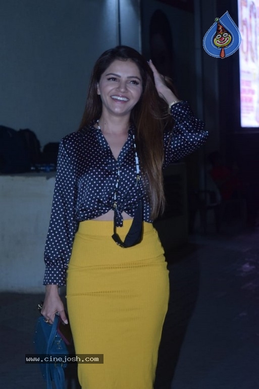 Rubina Dilaik Spotted in Andheri - 10 / 10 photos