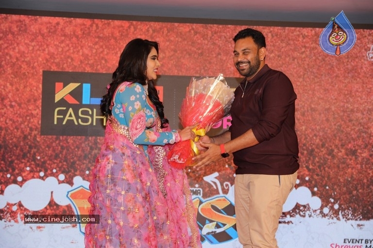 Boys Movie First Look Launch - 15 / 18 photos