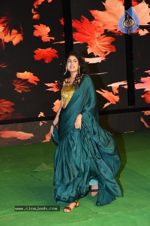 Jathi Ratnalu Pre Release Event 01 - 22 / 42 photos