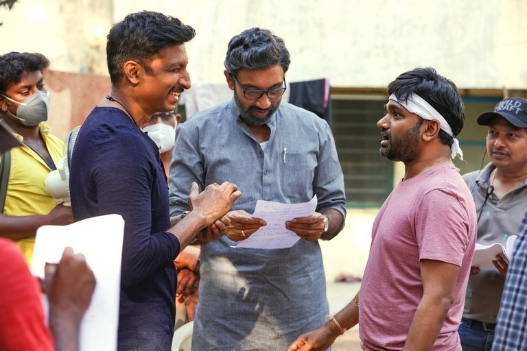 Pakka Commercial Working Photos - 3 / 4 photos