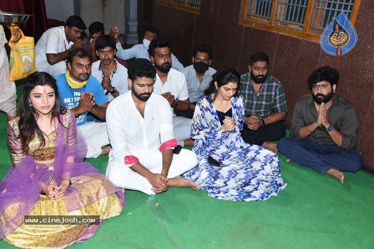 Tellavarithe Guruvaram Team at Vijayawada - 7 / 21 photos