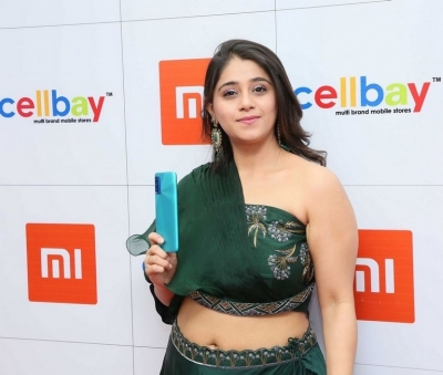 Cell Bay-Flagship Outlet Launch - 7 of 13