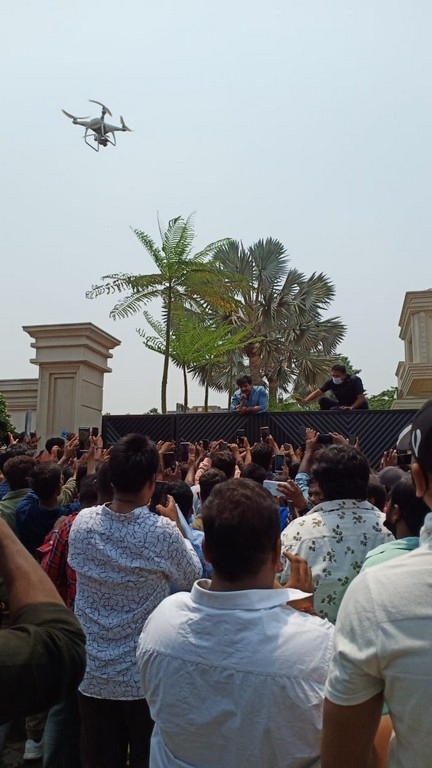 Mega Fans Hungama at Ram Charan House - 5 / 6 photos