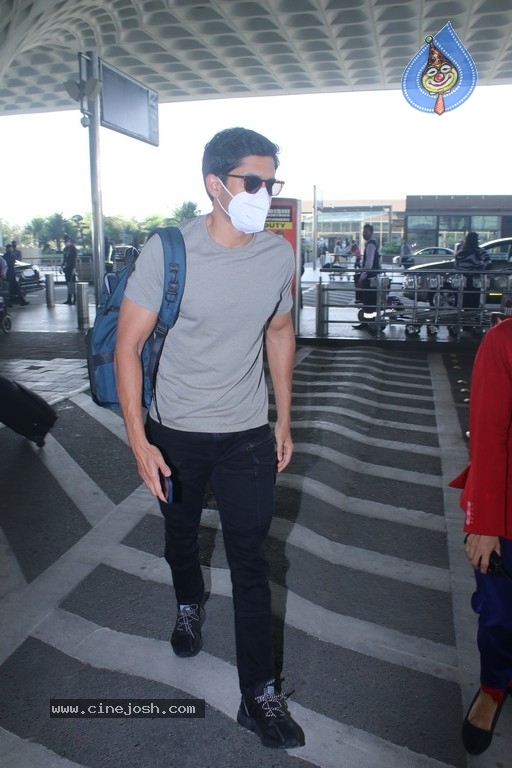 Naga Chaitanya Spotted at Airport - 11 / 12 photos
