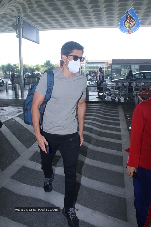 Naga Chaitanya Spotted at Airport - 12 / 12 photos